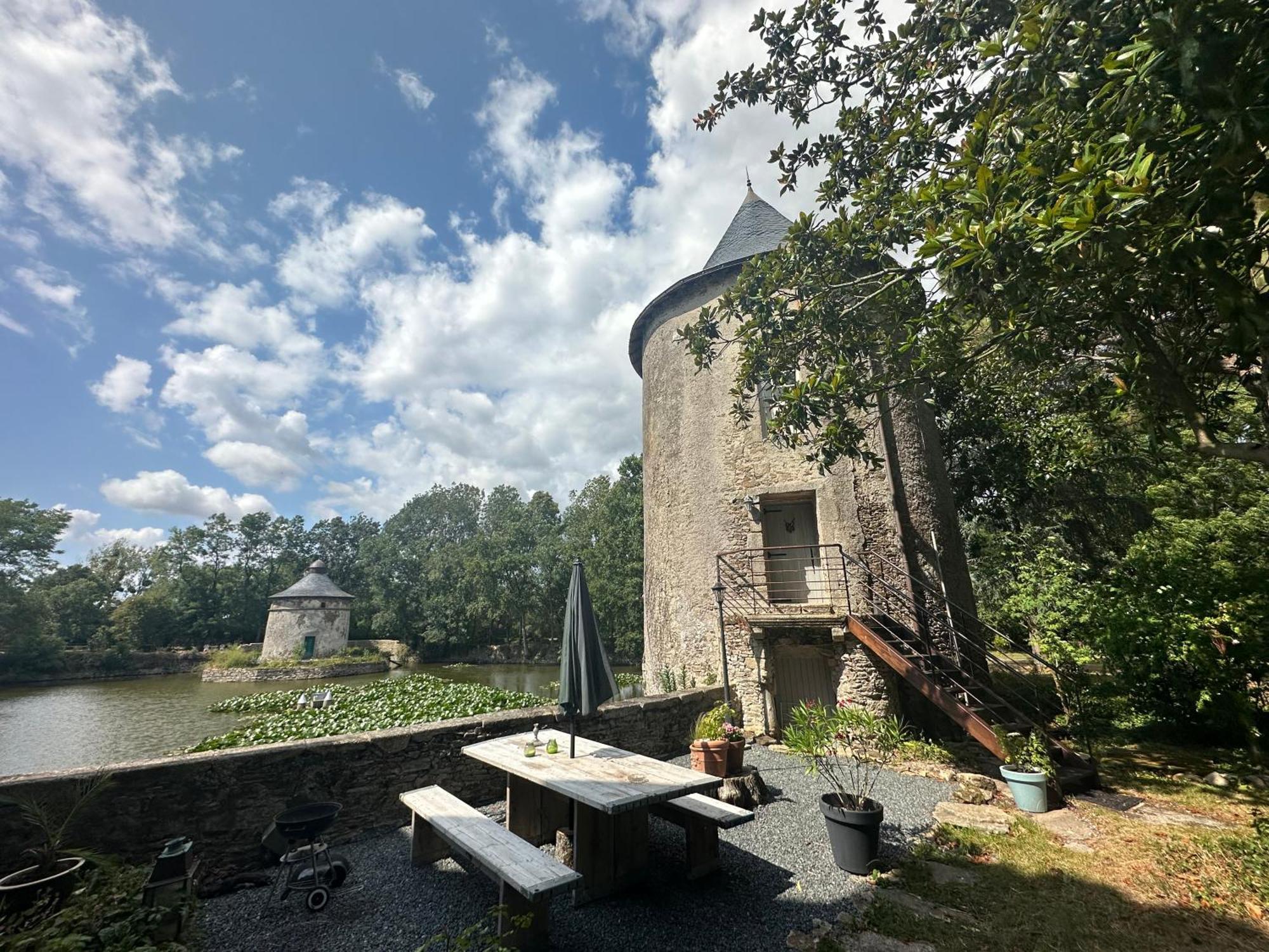 Chateau De La Preuille Gites Montaigu-Vendee Exterior photo